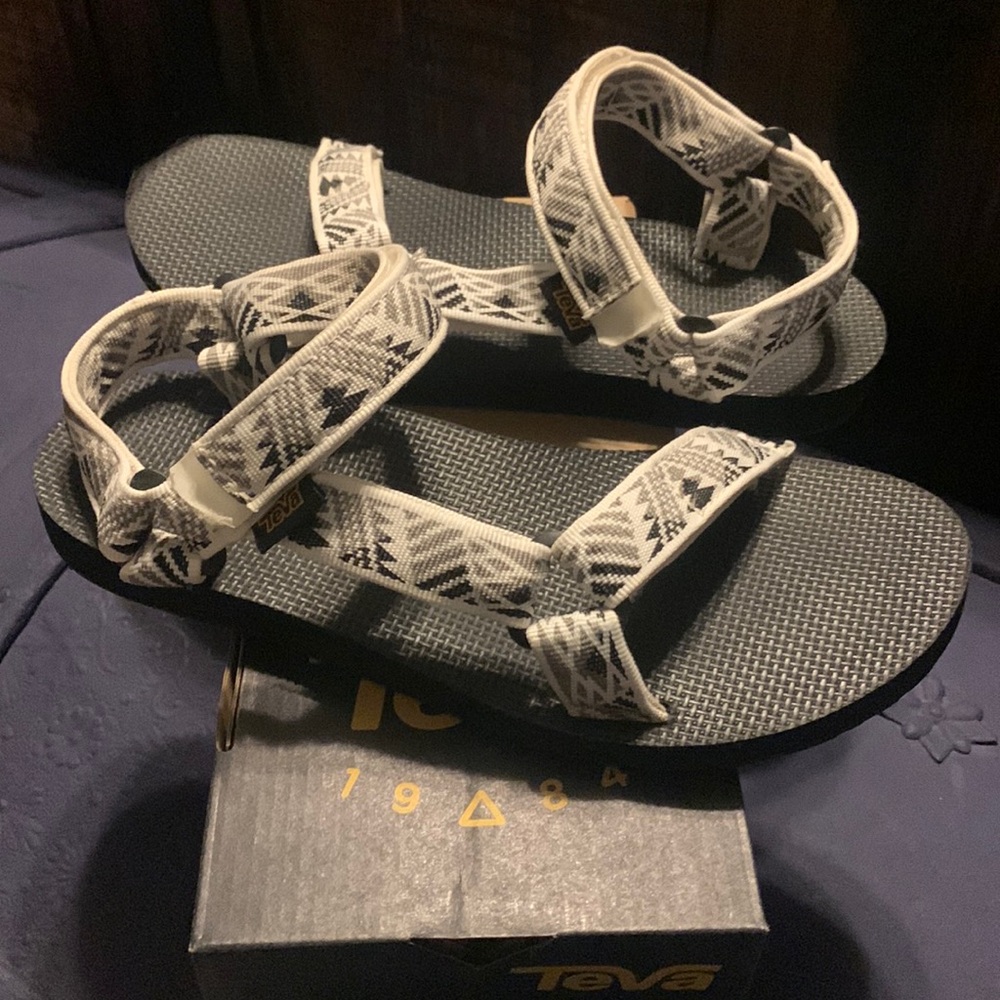 Teva original universal sandals size 8